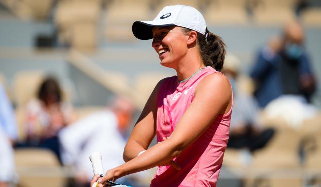 leyu乐鱼体育手机官网入口-20岁生日“双喜临门” 斯瓦泰克法网卫冕首秀告捷